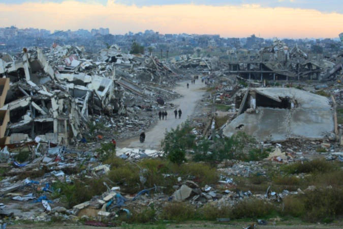 gaza enfrenta 2025 con destruccion y busqueda de soluciones pacificas