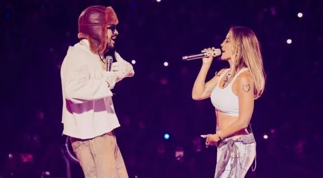 Bad Bunny y Karol G en concierto Medellín.