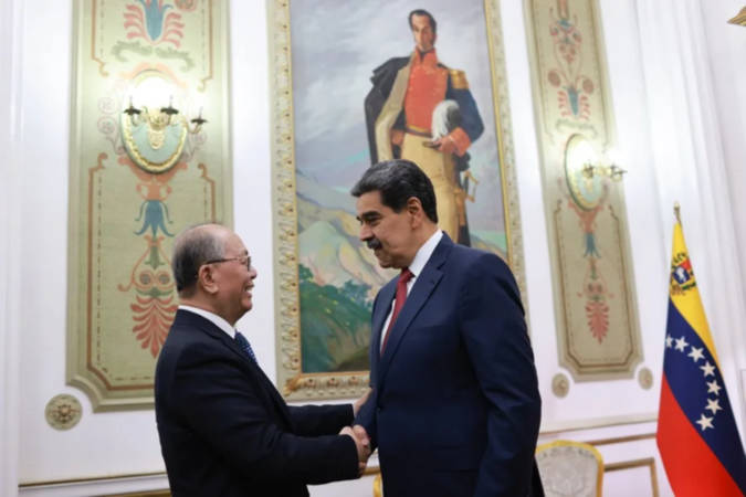 maduro se reune con enviado especial de china ante tensiones con ee uu