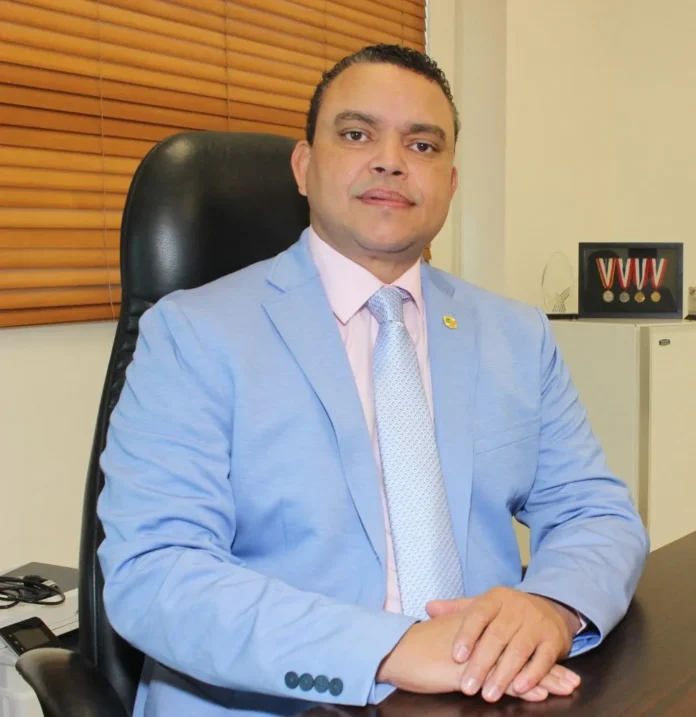 Director del SNS anuncia suspensión de licitaciones