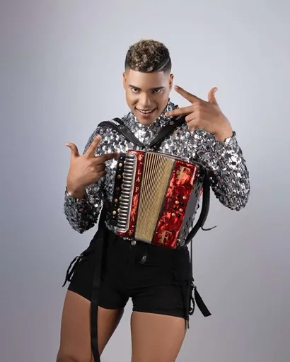 La Fiera Típica interpretando canciones de Tatico