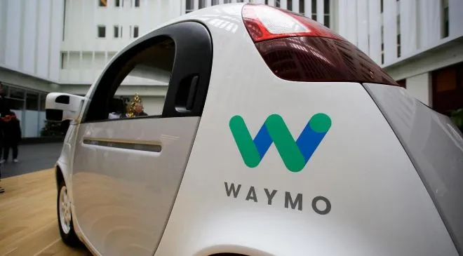 Waymo retira vehículos autónomos por fallos.