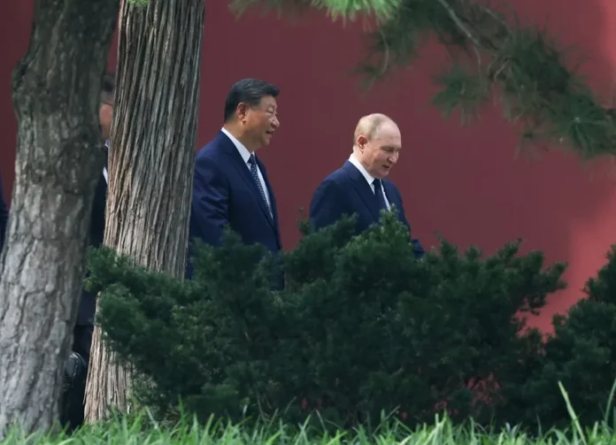 Putin y Xi Jinping se reúnen en Pekín.