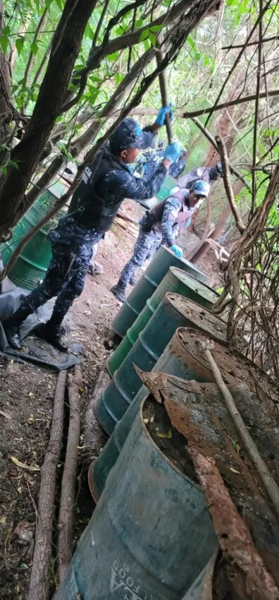 Laboratorio de alcohol adulterado desmantelado en Bahoruco.