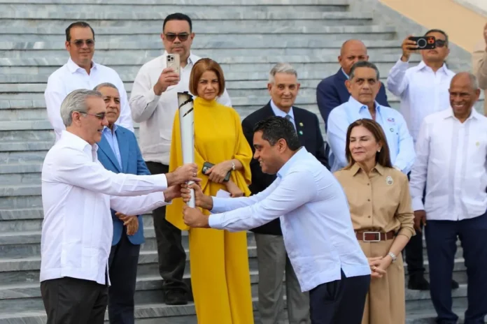 Abinader recibe antorcha Juegos Centroamericanos 2026