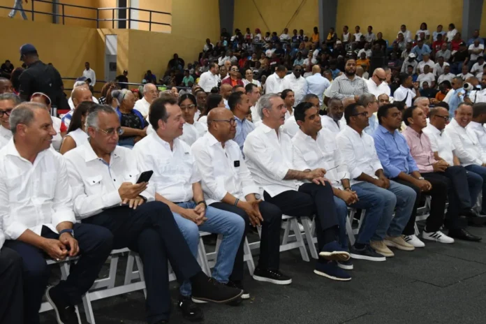 Inauguración del Club Los Cachorros por Abinader.