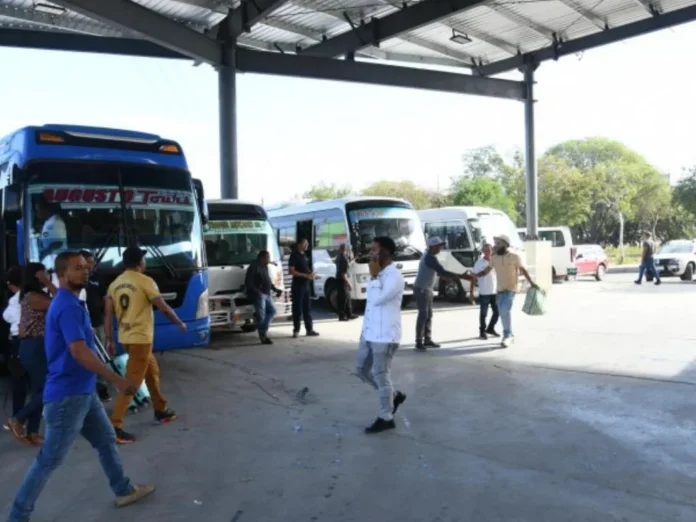 Aumento de pasajes al Cibao sin aviso