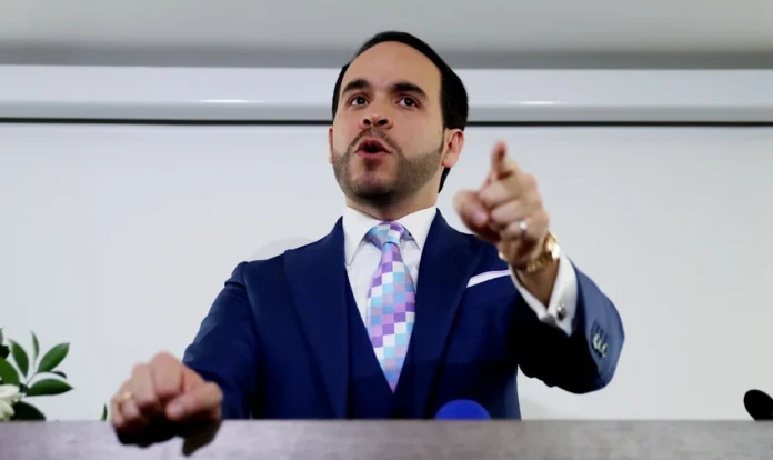 Abelardo de la Espriella lidera votación presidencial.