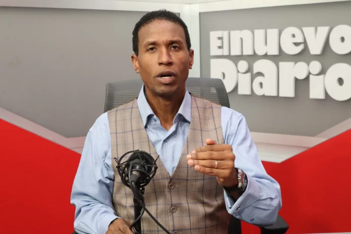 Tensiones internas en el PRM, advierte Martínez.