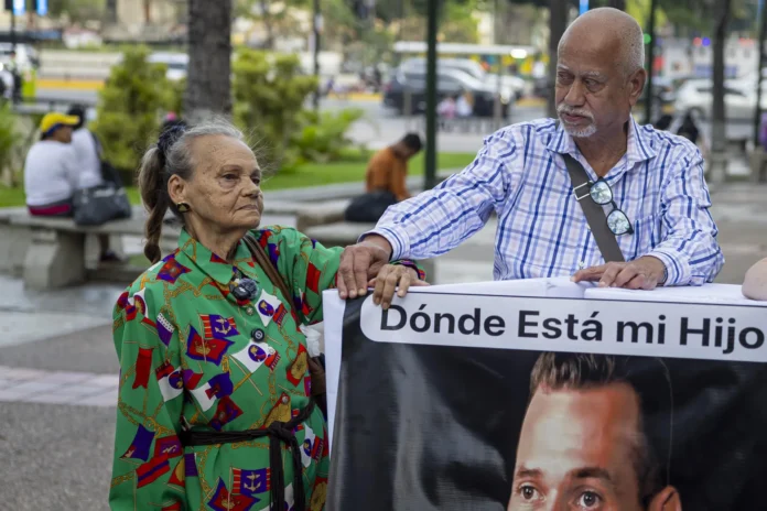 Madre exige saber si su hijo vive