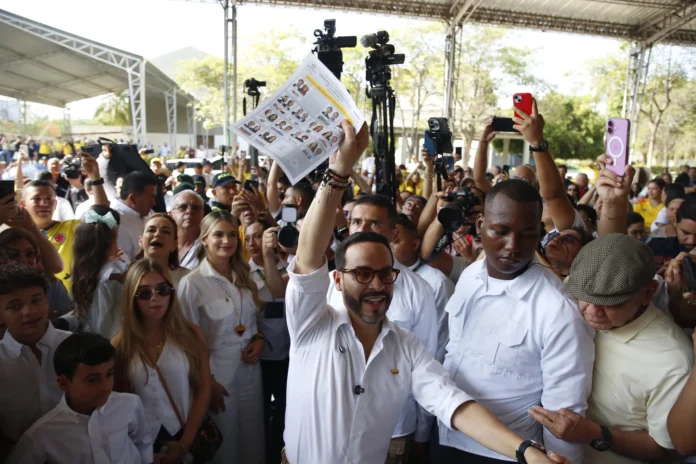 Candidato De la Espriella vota en Barranquilla.