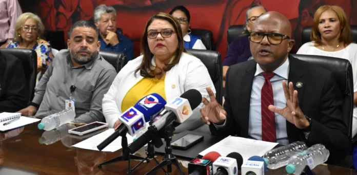 CMD exige respuestas para médicos pensionados.