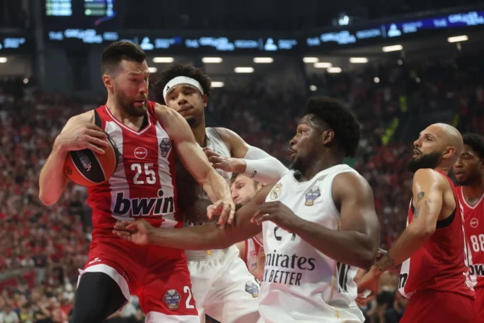 Olympiacos celebra su victoria en la Euroliga