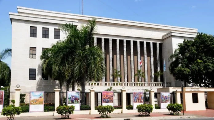 Ministro De Camps condena agresión a chofer.
