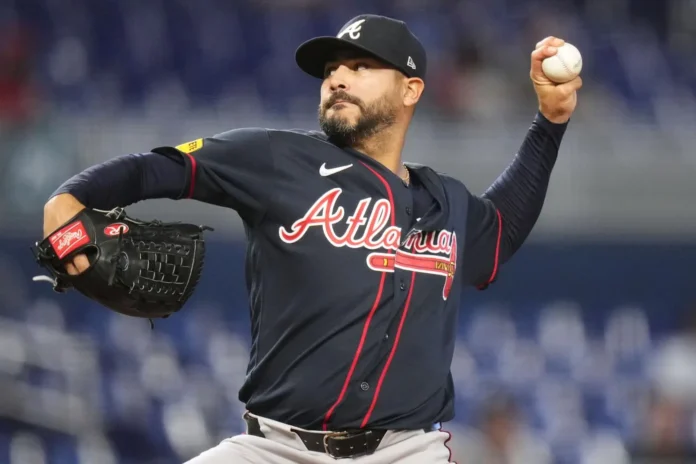Martín Pérez poncha a 10 bateadores en juego.