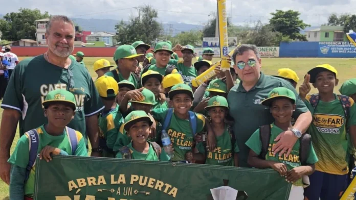 Inauguración del torneo de béisbol infantil.
