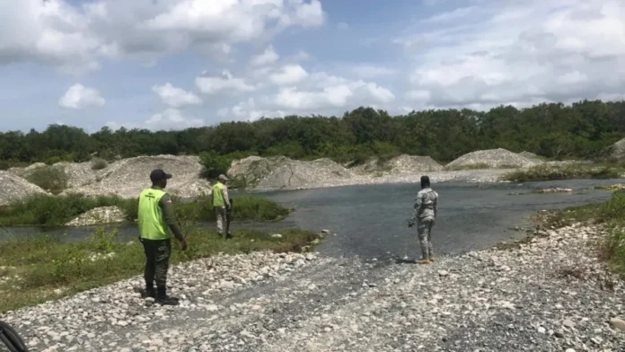 Intervención del río Nizao por deterioro ambiental.