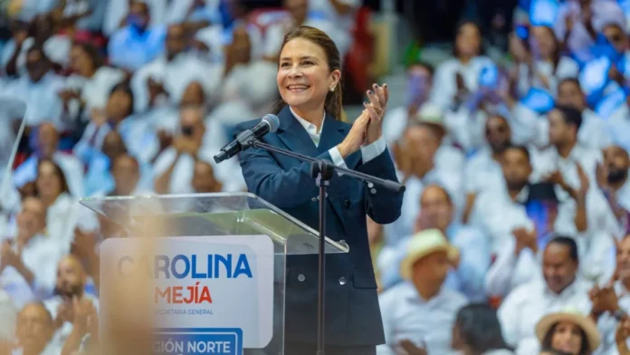 Carolina Mejía anuncia su candidatura presidencial.