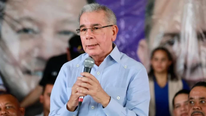 Danilo Medina critica suspensión de encuestas JCE