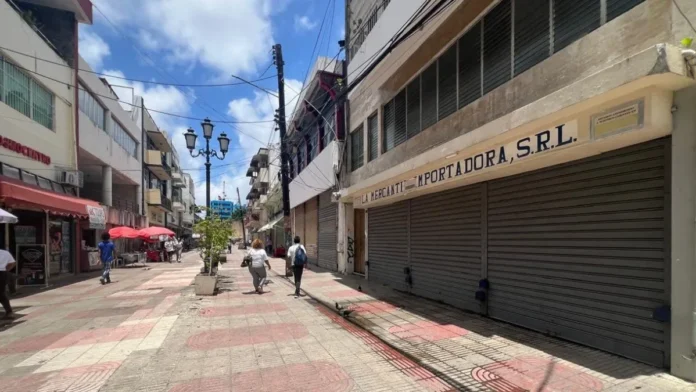Calle El Conde en crisis por obras.