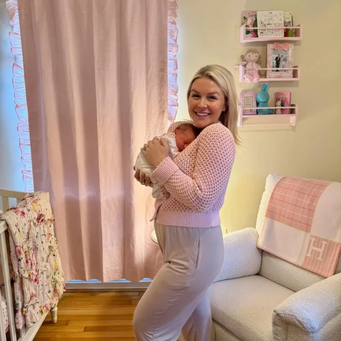Karoline Leavitt presenta a su hija Viviana.