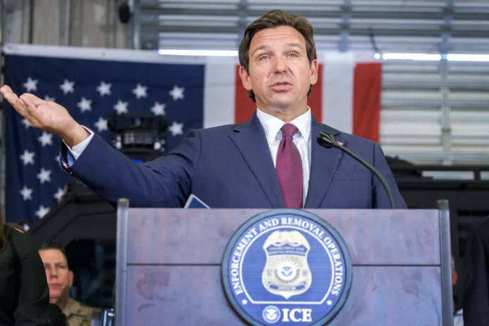 DeSantis habla sobre deportaciones en Alligator Alcatraz.