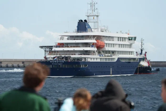 Últimos pasajeros del crucero Hondius llegan.