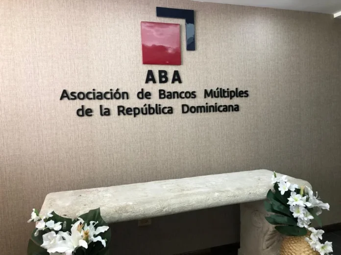 Aumento de depósitos en bancos múltiples.