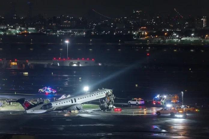 Avión de United Airlines choca con camión.