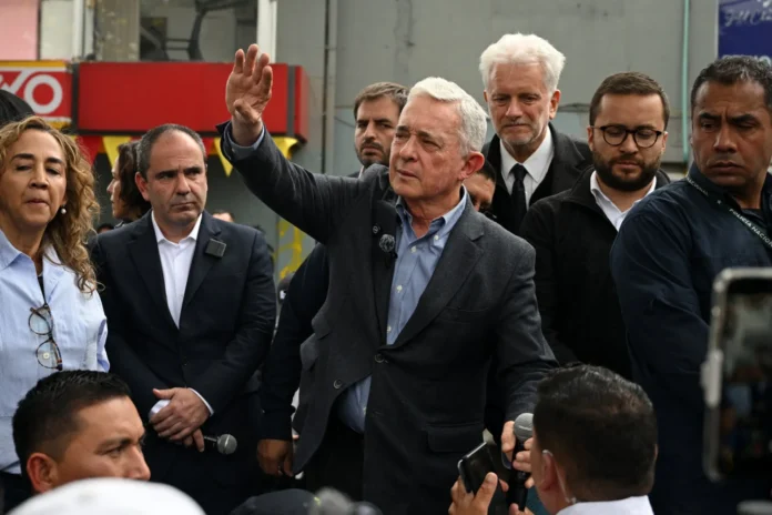Uribe respalda a De la Espriella tras derrota