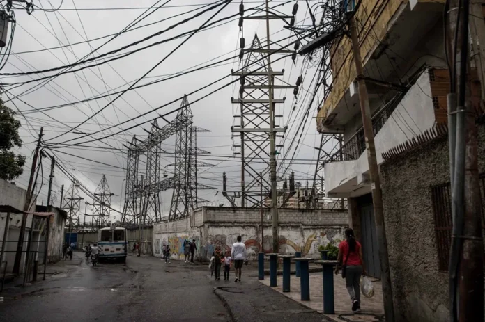 Venezuela estabiliza sistema eléctrico ante alta demanda.