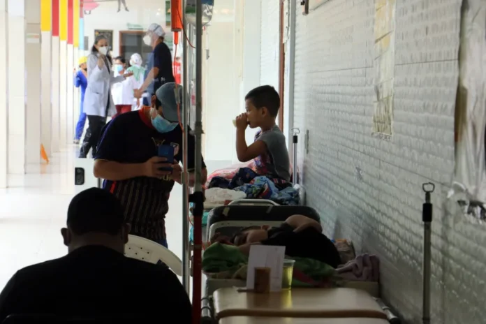 Hospitales bolivianos racionan oxígeno y alimentos