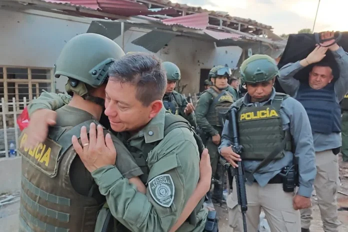 Policías heridos tras ataque con explosivos