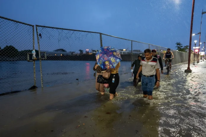 Lluvias en Ecuador causan emergencia nacional
