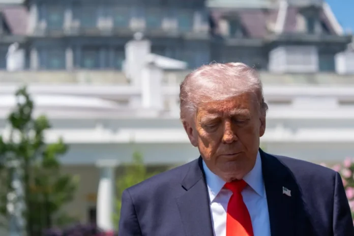 Trump critica medios y demócratas por Irán