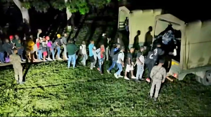 Ejército detiene tráfico de indocumentados en RD