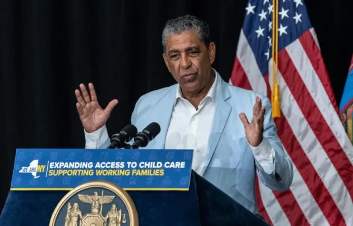 AFL-CIO apoya reelección de Adriano Espaillat.