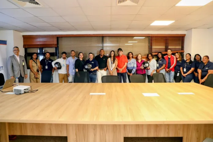 Capacitación sobre cascos homologados para Aduanas.