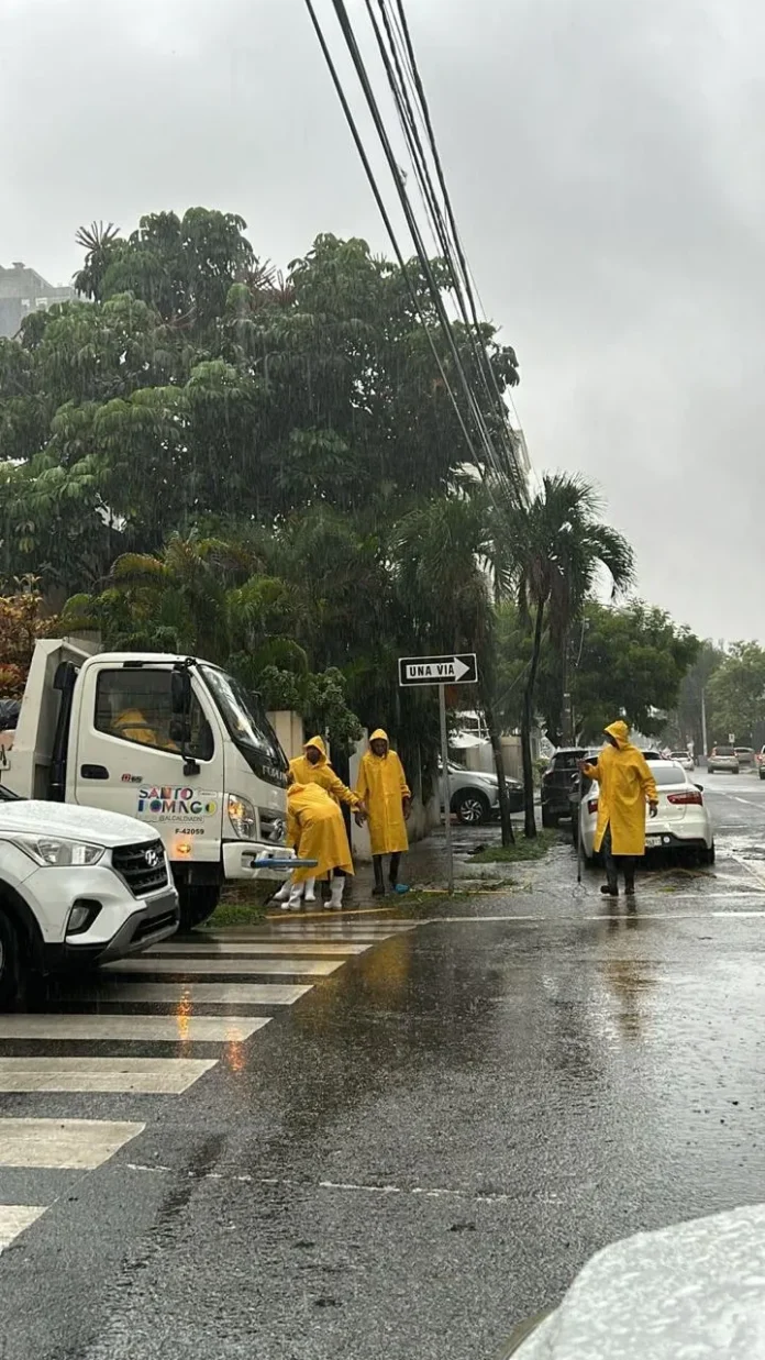 Limpieza de imbornales en el Distrito Nacional