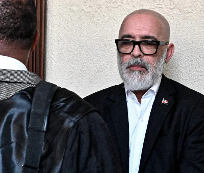 Ángel Martínez enfrenta juicio por difamación.