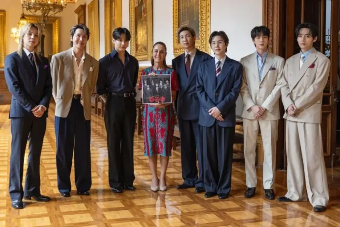 Claudia Sheinbaum y BTS en Palacio Nacional.