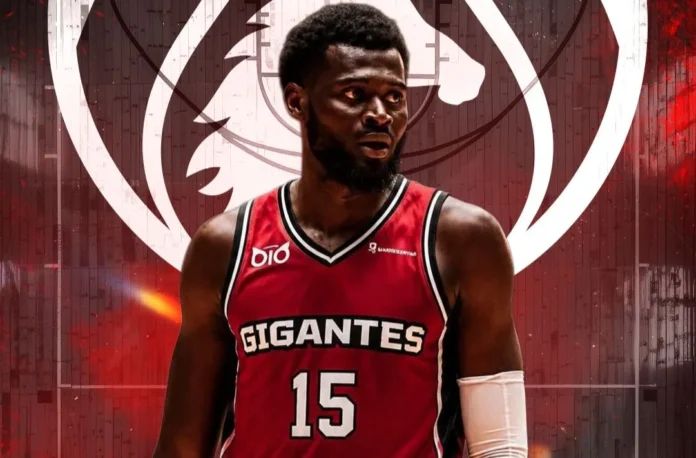 Babatunde Akingbola se une a los Gigantes.