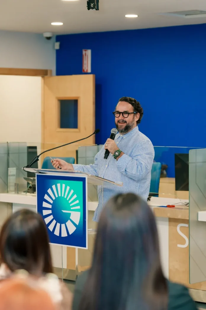 Capacitación a emprendedoras en Baní.