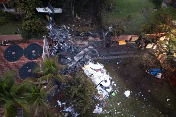 Avioneta accidentada en edificio de Brasil