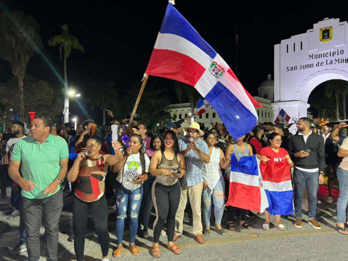Celebración por detención del proyecto minero