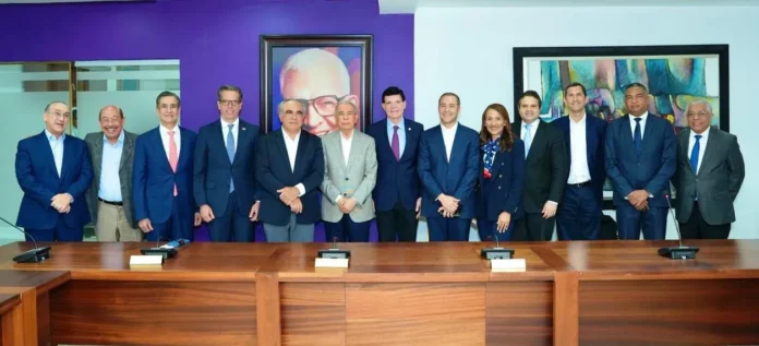 PLD y Conep dialogan sobre economía actual.