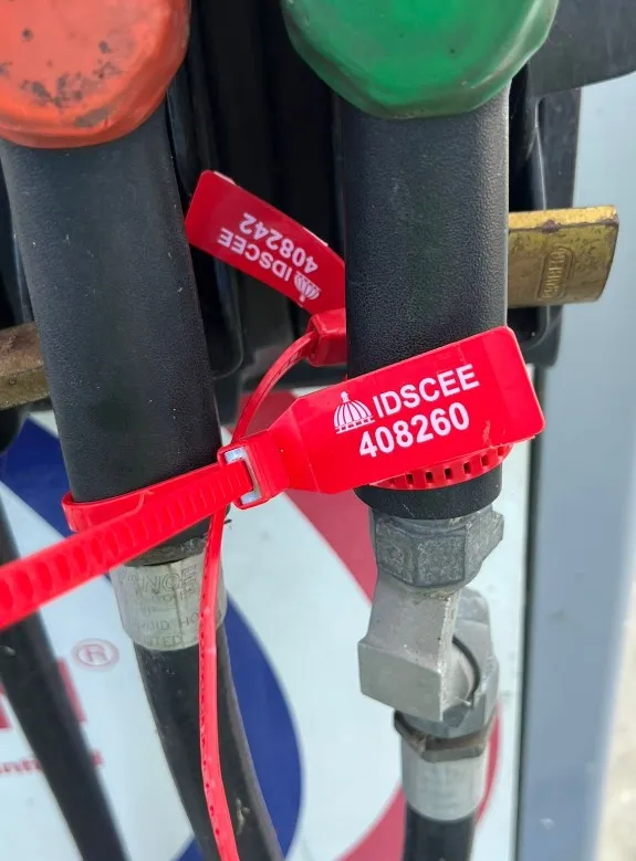 Cierre de estación de combustibles en Montecristi