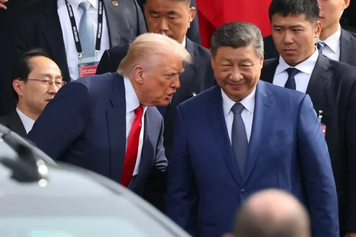 Trump visita China en medio de tensiones