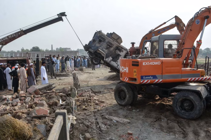 Atentado suicida en Pakistán, 15 policías muertos.