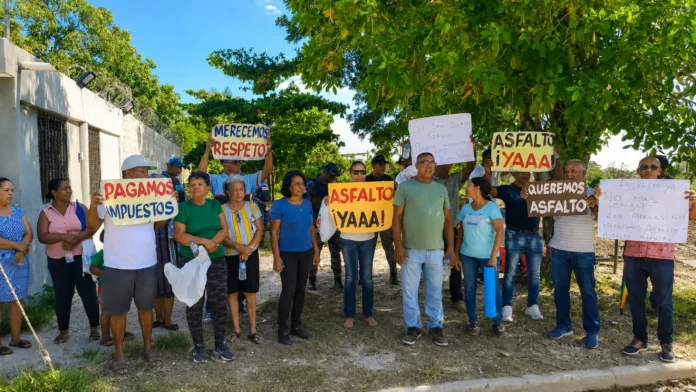 Protesta por arreglo de calles en San Luis